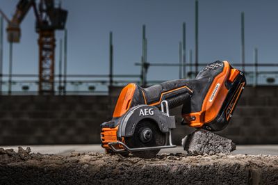 Mini scie multi matériaux Brushless sans fil sans batterie BMMS18SBL-0 - AEG