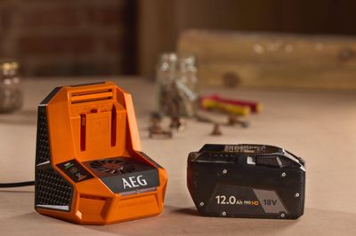 Chargeur rapide 18 V BL18T12 - AEG