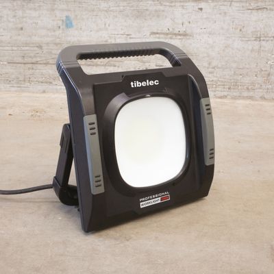 Projecteur de chantier LED puissant IP54 10 800 lumens lumière du jour - TIBELEC