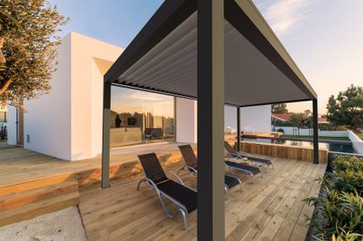 Pergola bioclimatique Ouessant autoportante grise 3 x 6 m HOMALU