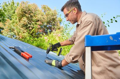 Perceuse-visseuse à percussion sans fil avec batteries 18 V ONE+ RPD18C1-2C52TA31 + coffret de rangement - RYOBI