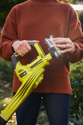 Ensemble souffleur de feuilles et taille haie à batterie RY18h RYOBI