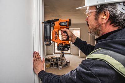 Cloueur de finition sans fil sans batterie Brushless 18 V B18BN18-0 - AEG