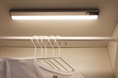 Réglette LED avec détecteur de mouvements 150 lumens blanc chaud