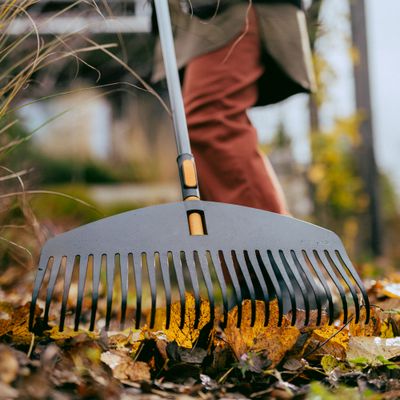 Balai à feuilles 50 cm OneClickTM FISKARS