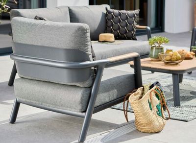 Salon de jardin et de repas PERLE aluminium graphite chêne 8 places avec coussins - PROLOISIRS