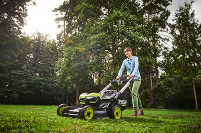 Tondeuse à batterie tractée 36 V 53 cm RY36LMXSP53A-160 - RYOBI