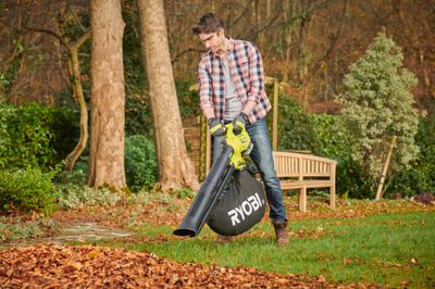 Aspirateur souffleur à batterie 18 V avec broyeur RY18BVXA-150 RYOBI
