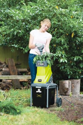 Broyeur de végétaux électrique 2500 W RSH2545B RYOBI