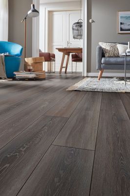 Sol stratifié décor chêne anthracite STIRLING ép 8 mm 19,3 x 138,0 cm AC4 paquet de 2,131 m² KRONOTEX