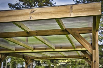 Carport en bois thermochauffé THONES 18,93 m² avec toit plat polycarbonate, Livraison à domicile incluse - HABRITA