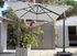 Parasol déporté 3 x 4 m à manivelle inclinable aluminium châssis gris et toile écru - PROLOISIRS