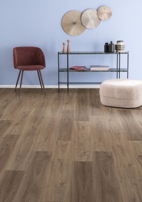 Sol stratifié décor noyer de LANGLEY ép 8 mm 19,3 x 129,2 cm AC4 compatible pièce humide 1,99m²/pqt EGGER