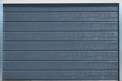 Porte de garage sectionnelle motorisée l.300 x h.200 cm rainurée grise - SPADONE